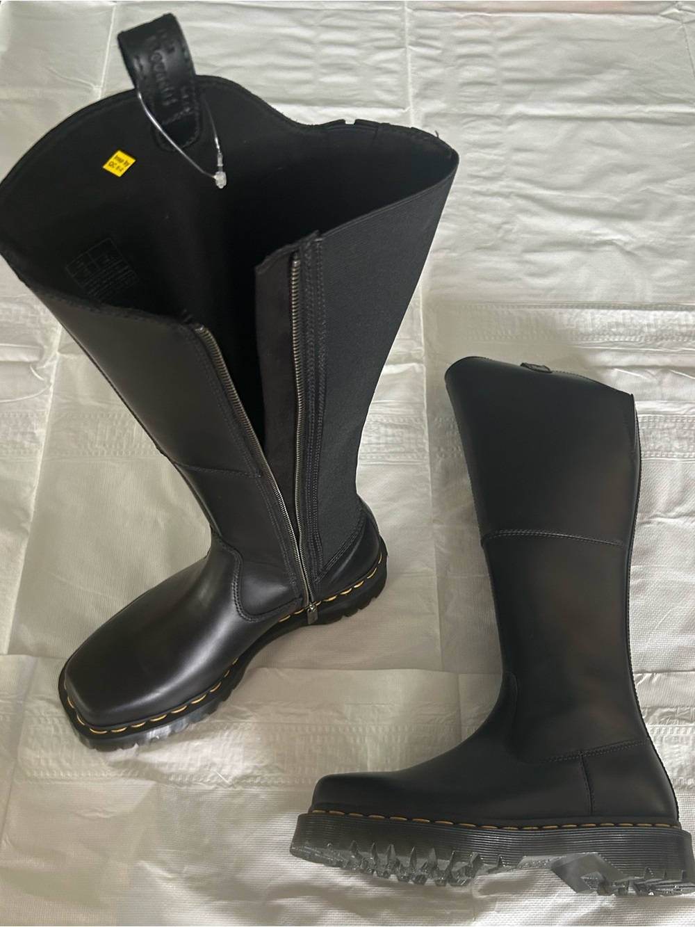 Dr Martens Amaayah knee high boots in black - Picture 4 of 7
